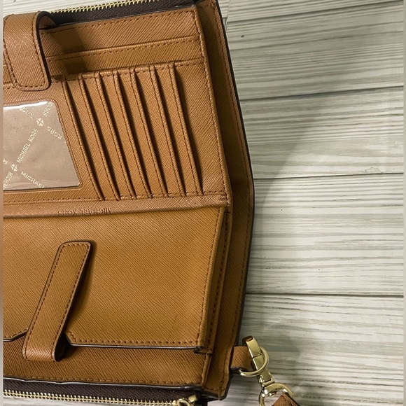 ✨Michael Kors✨ Double Zip Wristlet Wallet - Picture 5 of 8